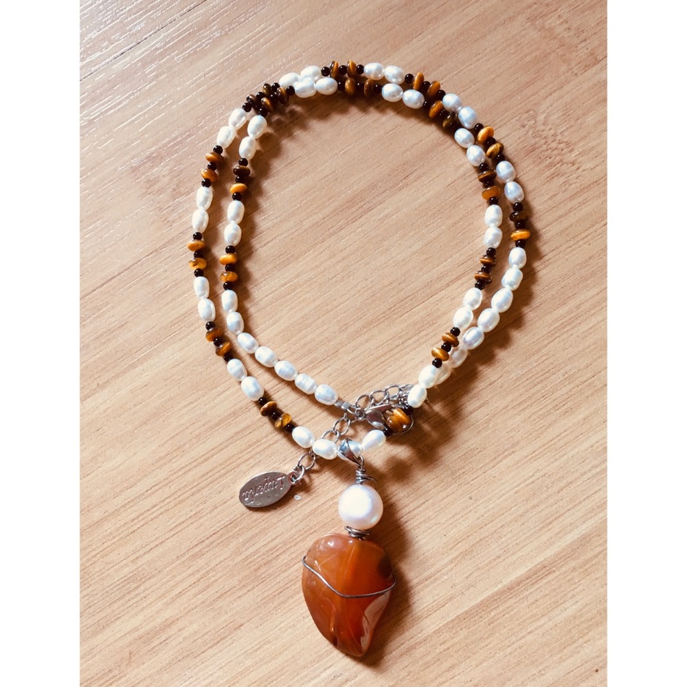 Amber stone-necklace with fresh water pearls